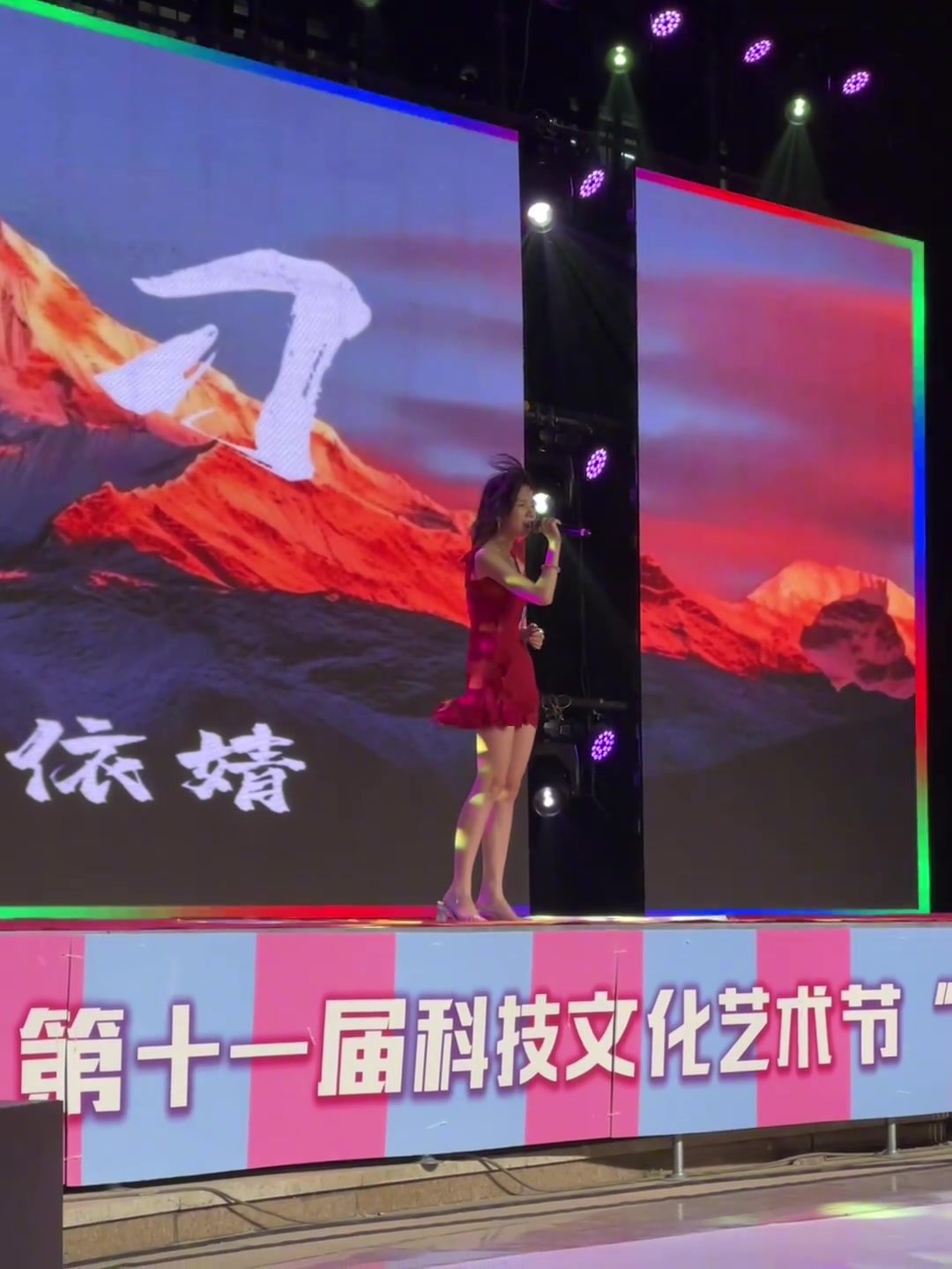 参加这比赛不适合穿裙子，风真的太大了...