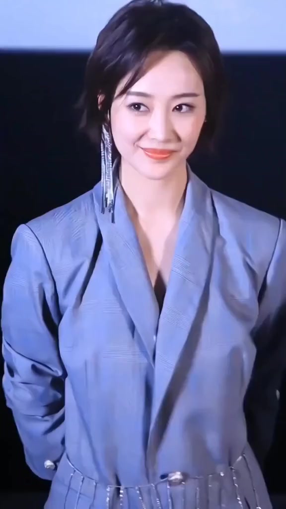 李纯颜值一般，但长的真是特别欲
