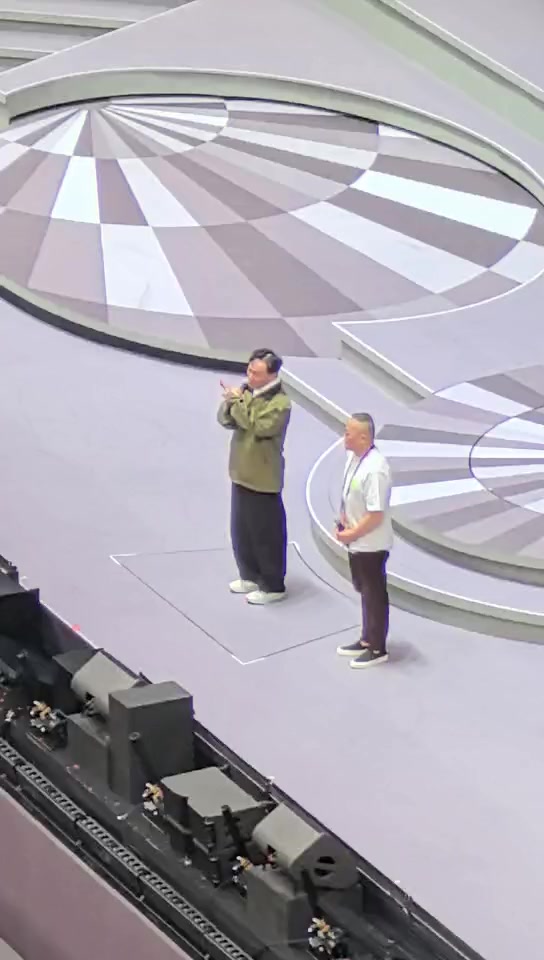 陈奕迅因声带问题，演唱会延期，含泪向观众致歉