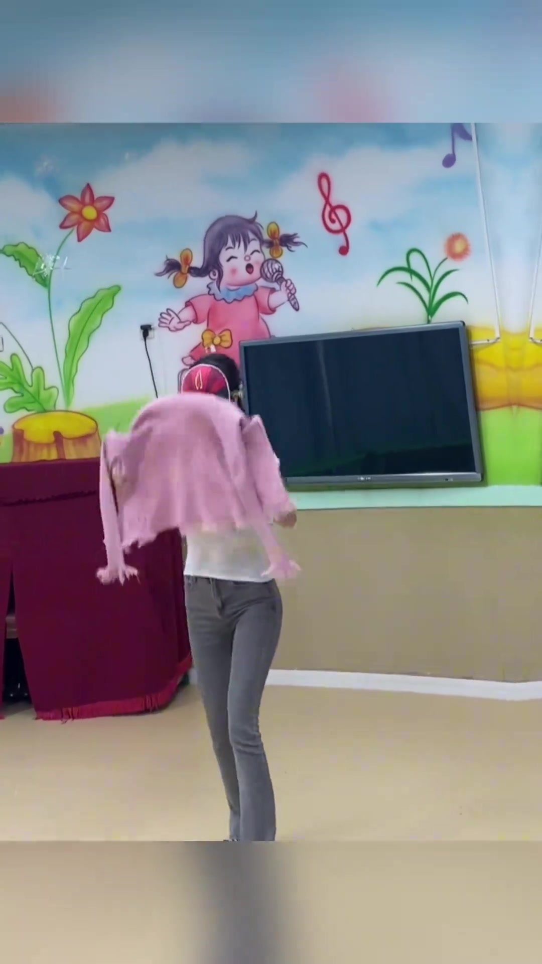 爸爸躺地上打滚了一天，孩子终于同意留级一年