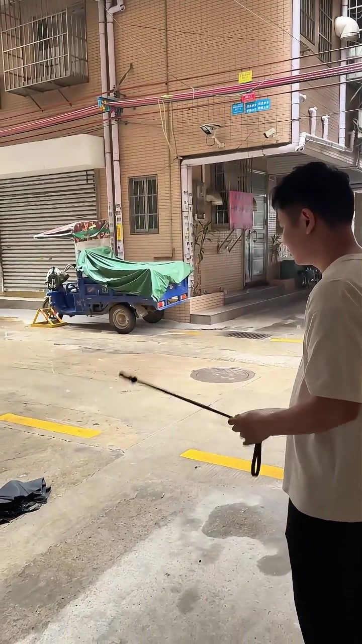 伞：他可靠我不可靠？那我走？