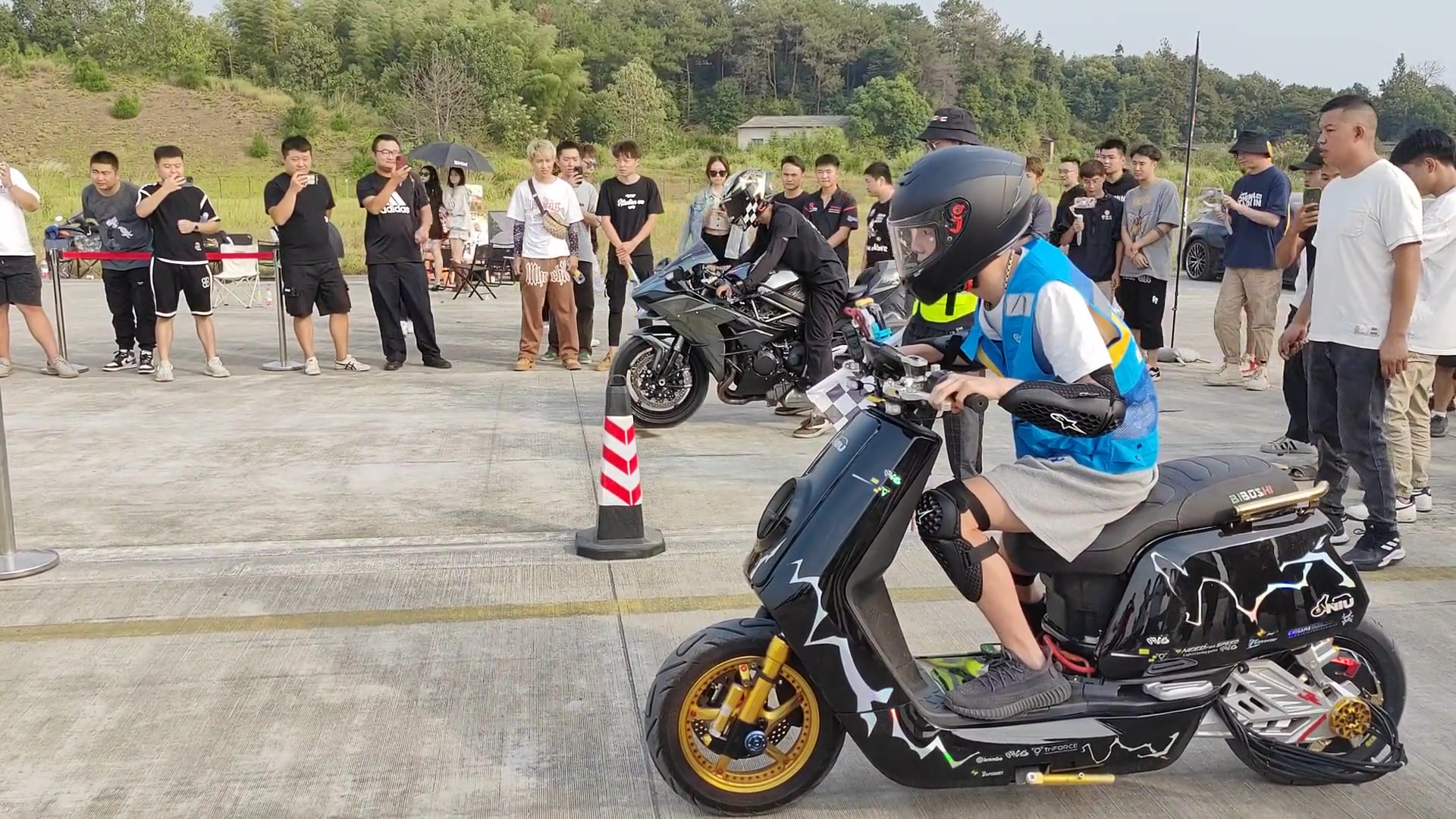地表最强小电车VS地表最强机车川崎H2