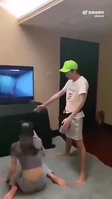 小姐姐玩什么这么恐怖，直接被吓傻了