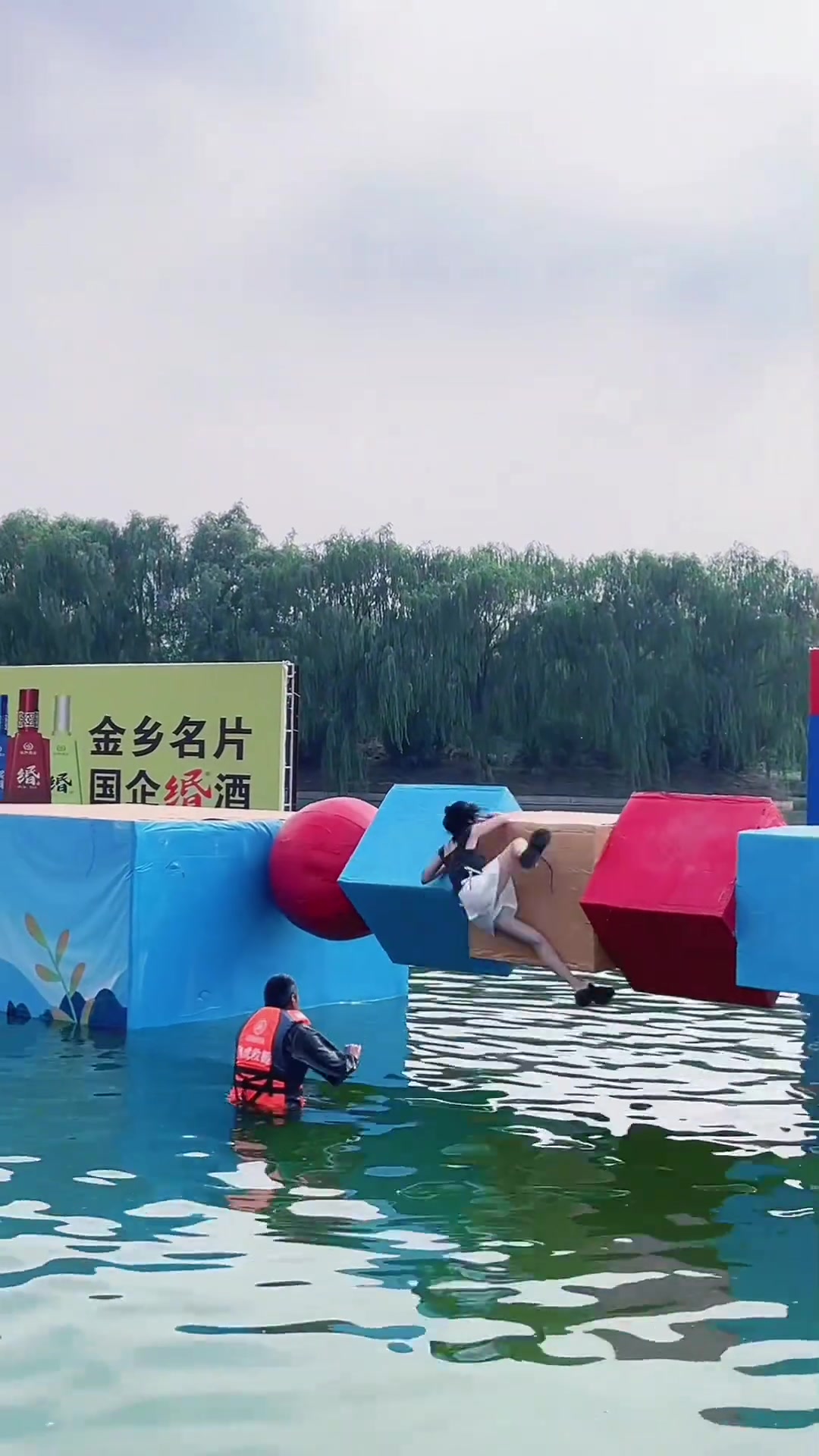 小姐姐可以在第一关玩一天吧