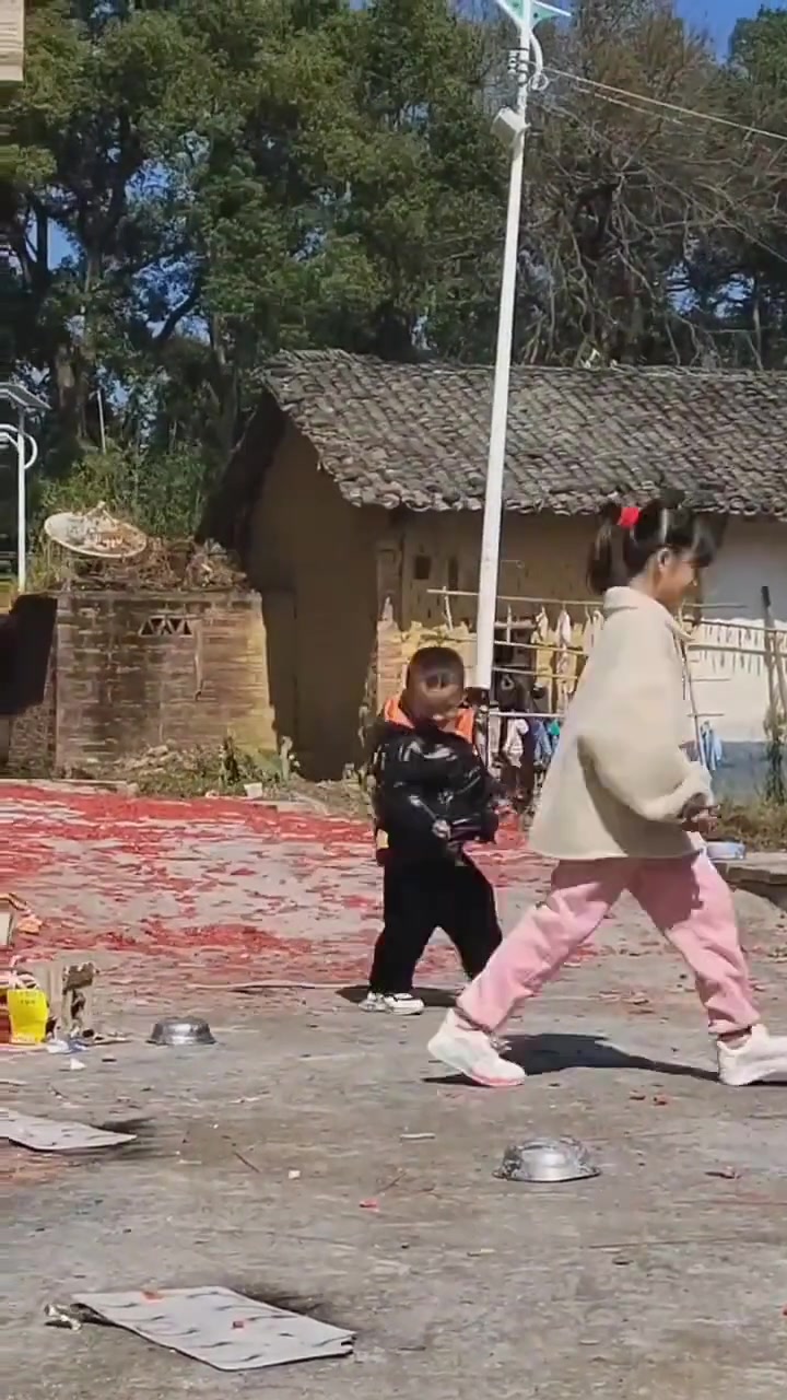 还是小时候炸牛屎刺激
