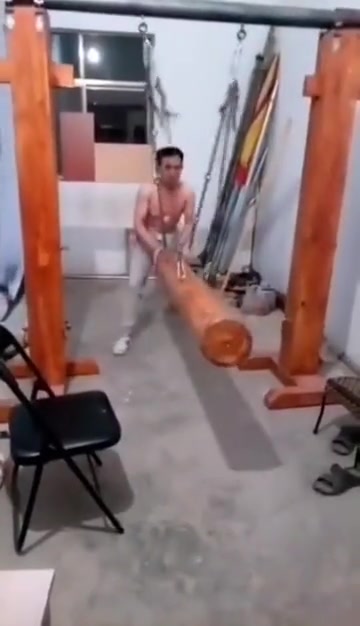 大哥是个狠人，练什么功需要这样对自己？