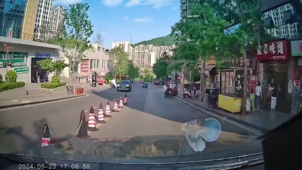 真的会被吓死突然窜出来，怎么忍住不骂的啊！