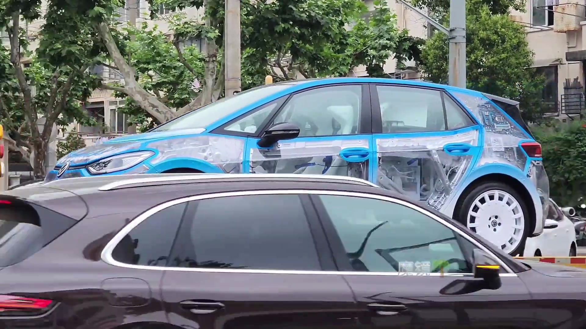 开这种“透明车”感觉很没有隐私啊！