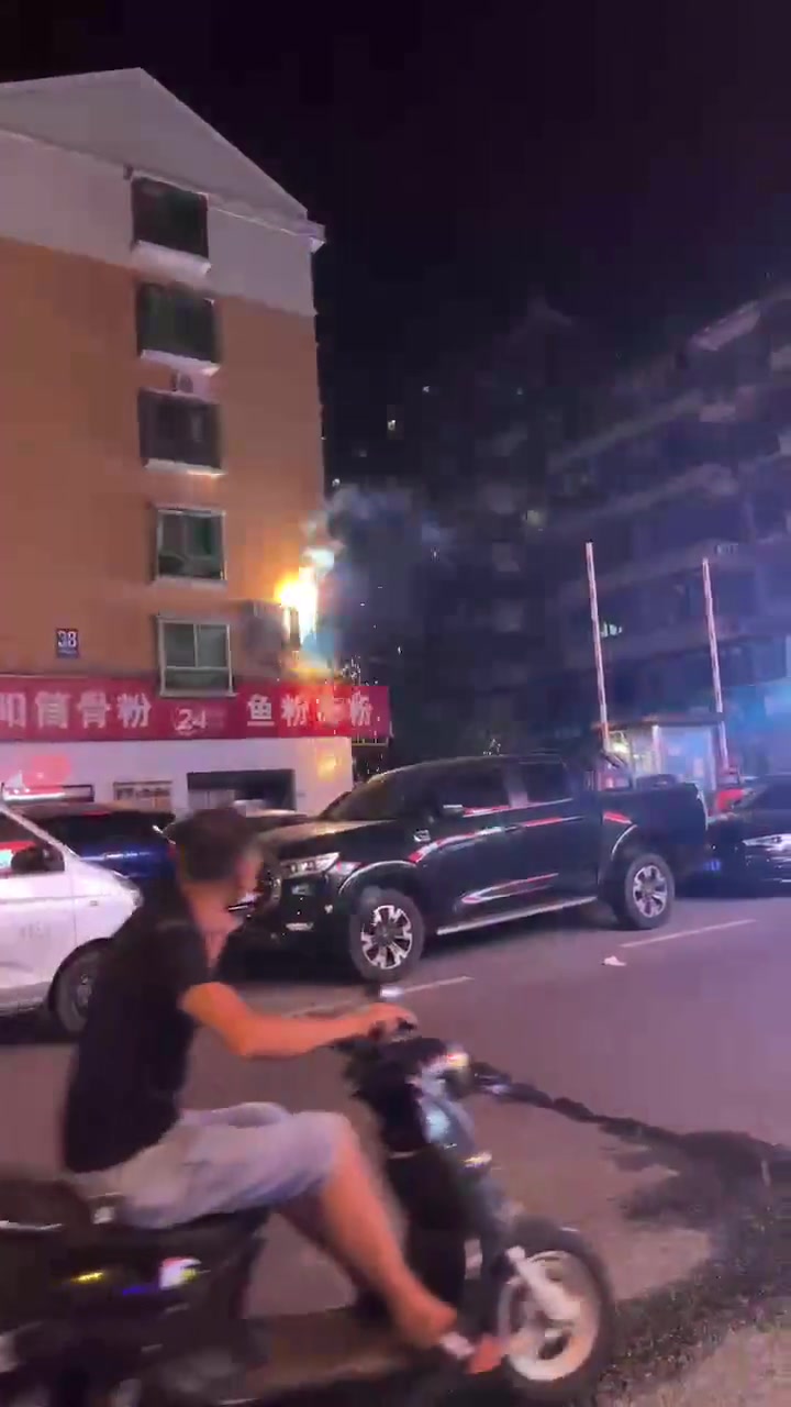 这时候就没有放烟花的必要了吧？