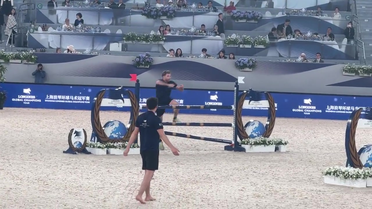 比赛忘记带马了？