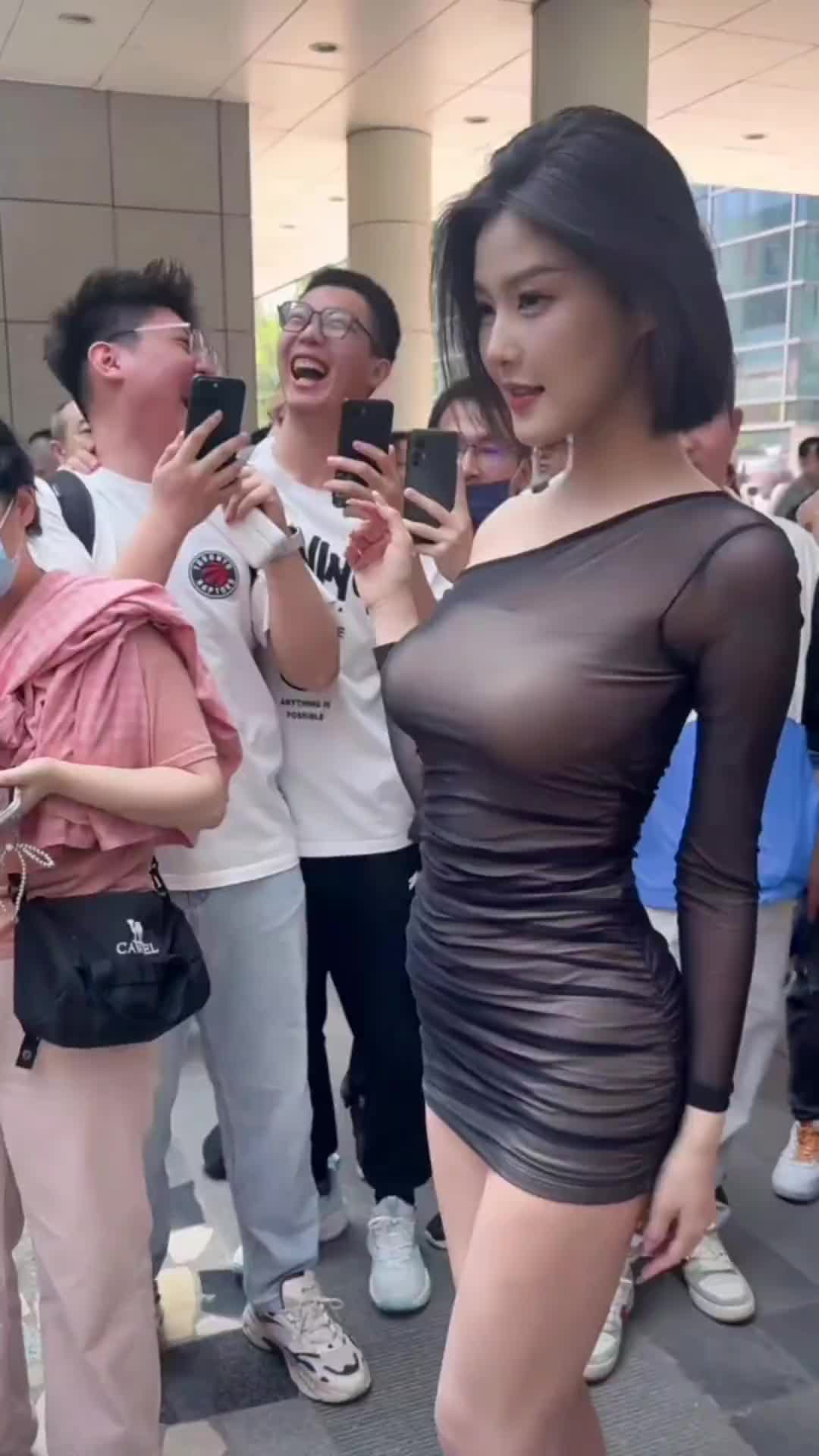 车展上有这样的车模谁还顾得上看车啊