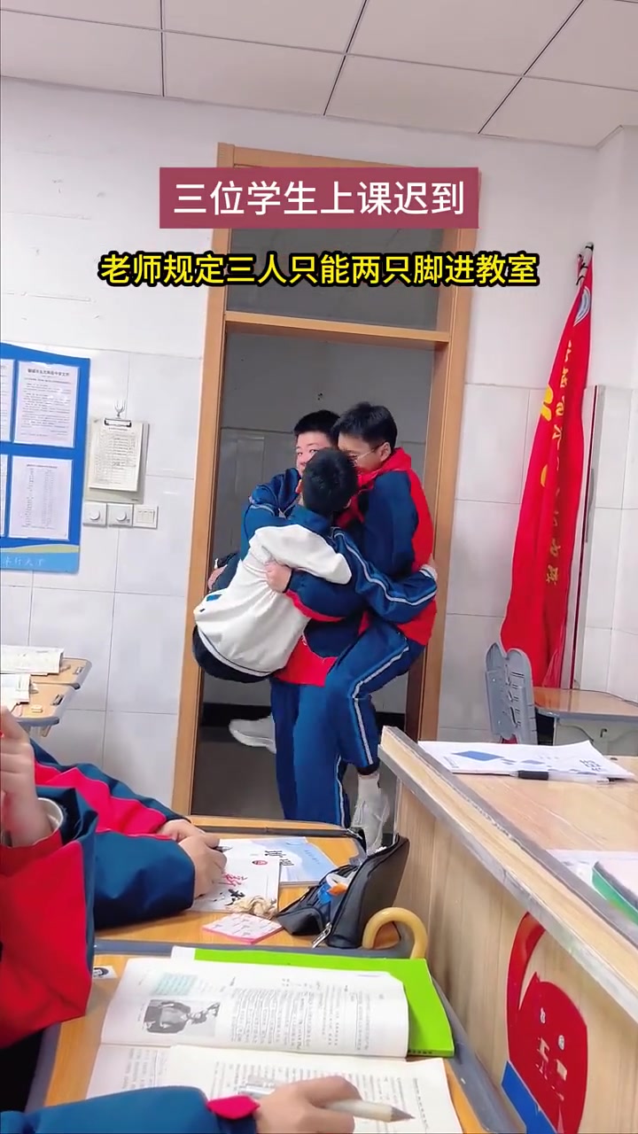 小孩哥： 合体变身超级战舰！