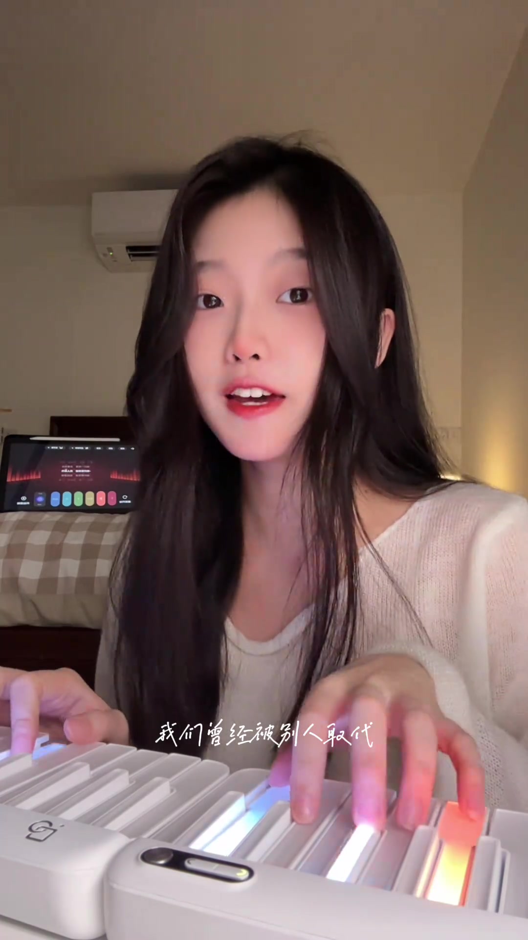 现在连钢琴也有自动挡了吗？哪里亮了点哪里就行