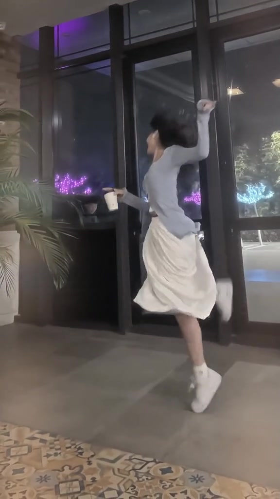 ”邀 友 品 细 糠“ 优雅永不过时