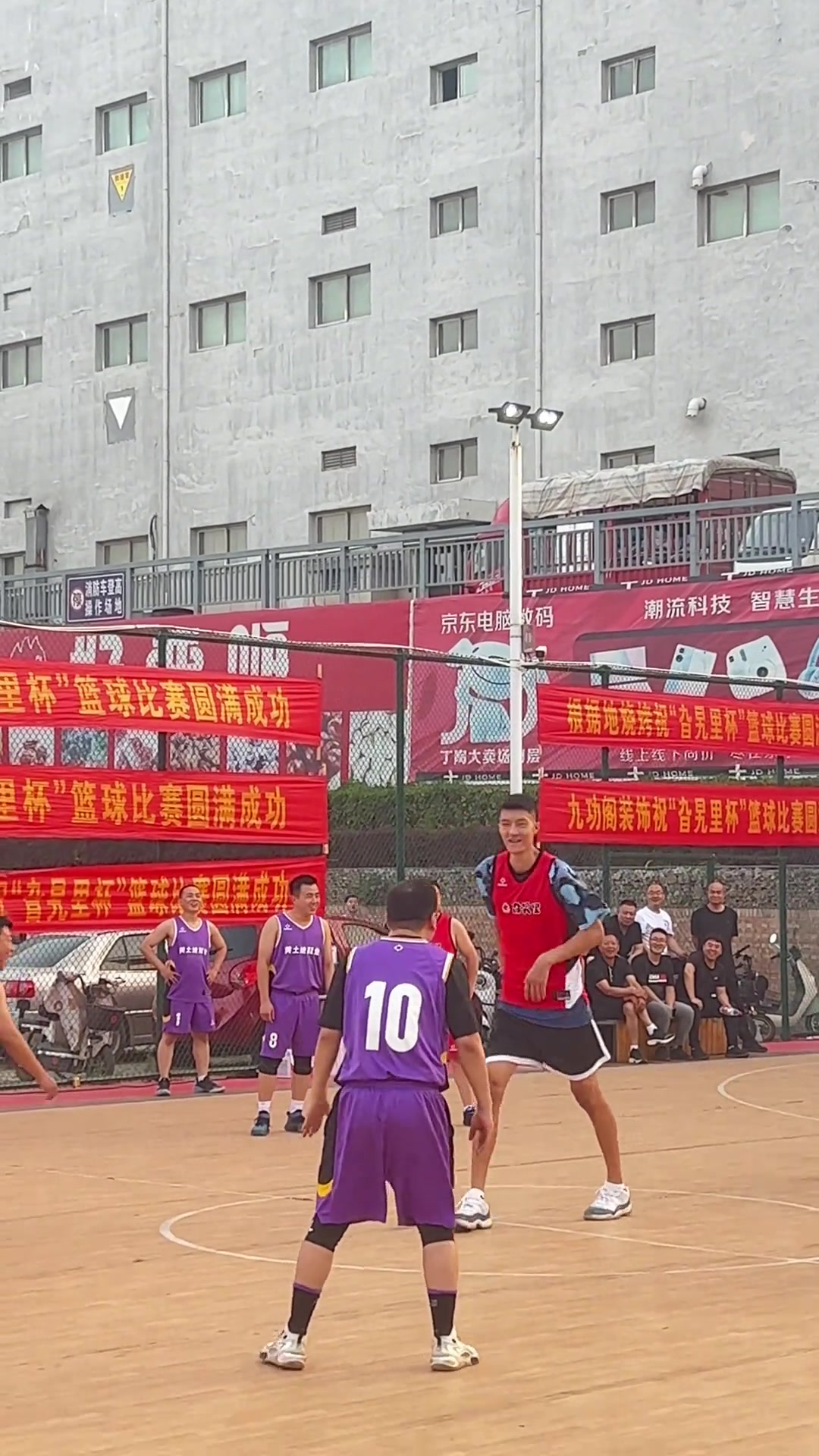 防守队员：防？我还防个球啊！