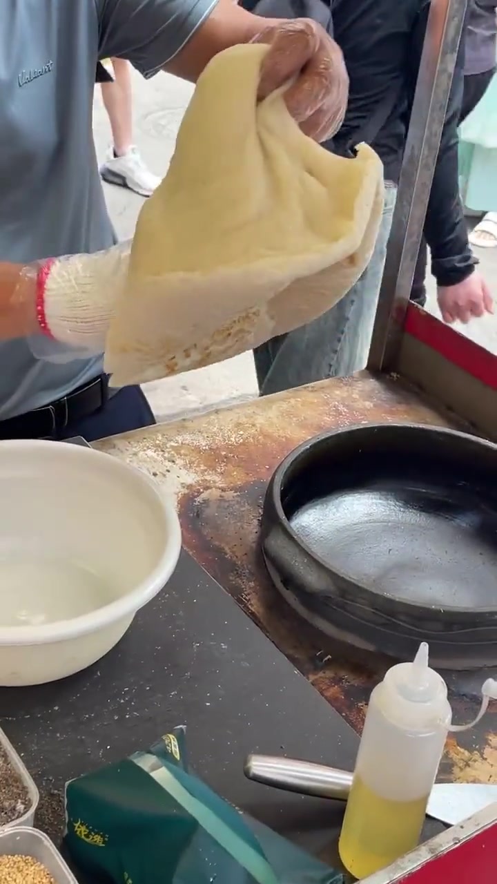 大叔做个饼咋还气急败坏了呢？