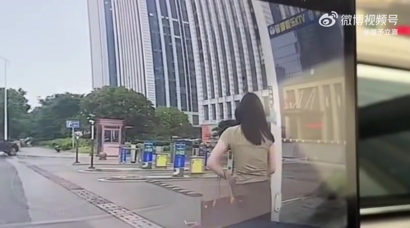 女生吵架脱衣服到底什么心理？？