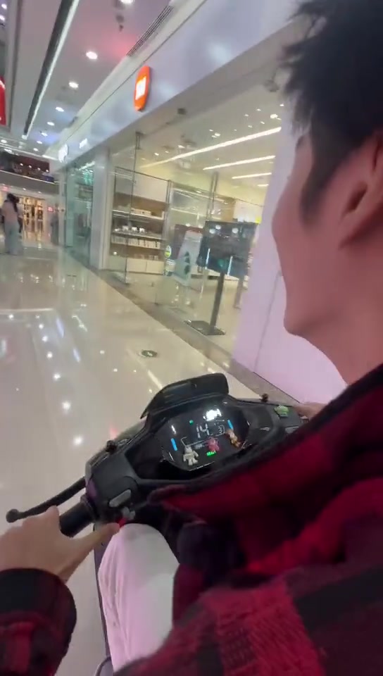 逛商场不就是这么逛的吗