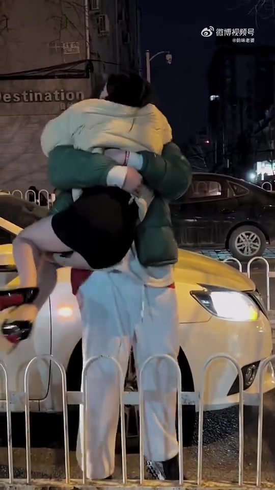讲道理小姐姐应该可以自己过来吧？！