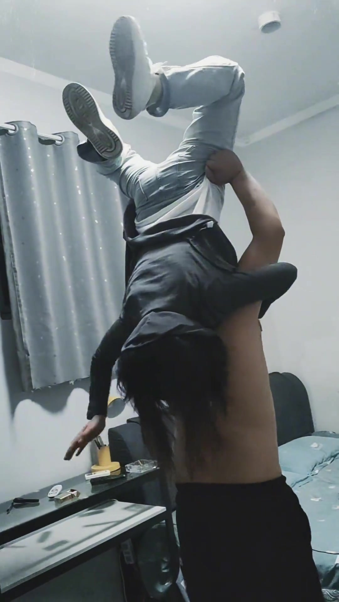 被这样倒过来，前天的饭都要吐出来了