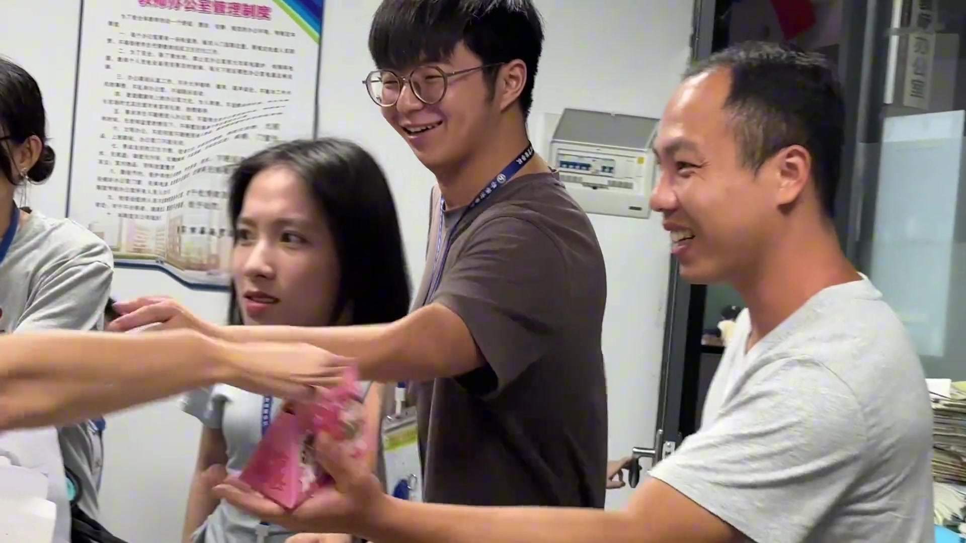 小姐姐这表情，是自己看上的人被别人捷足先登了？