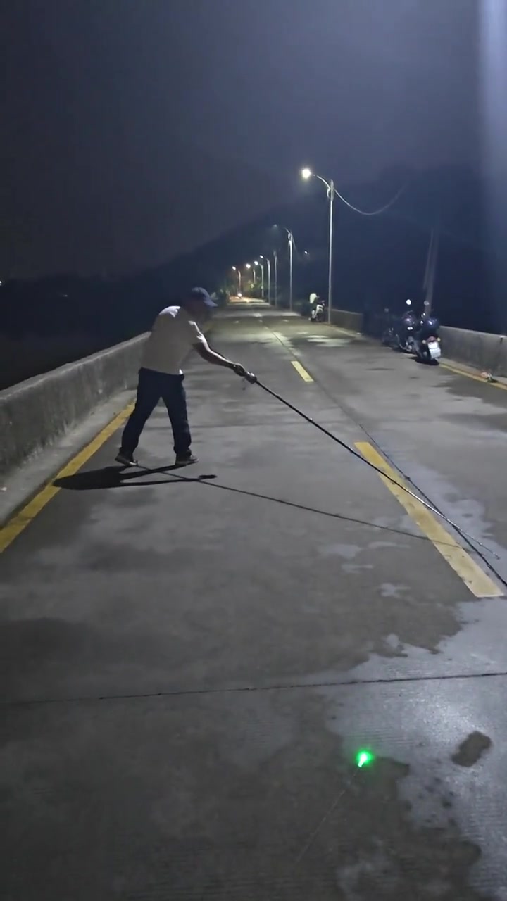 既然这样他为什么不去江对面钓鱼？