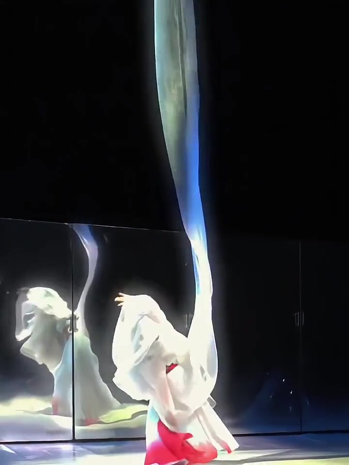思念轻如这薄纱 却压的人喘不上气来