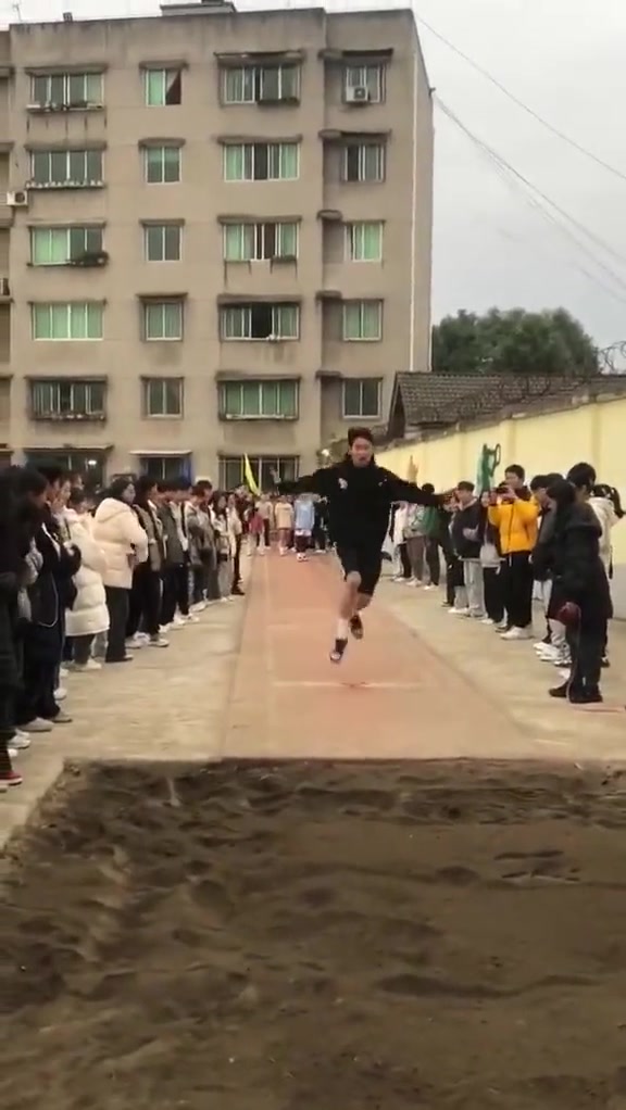 你以为扎着翅膀就能跳的远
