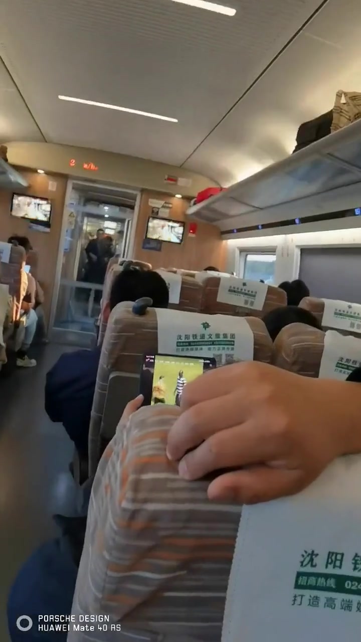 大哥懵了，手机坏了？总自动截图