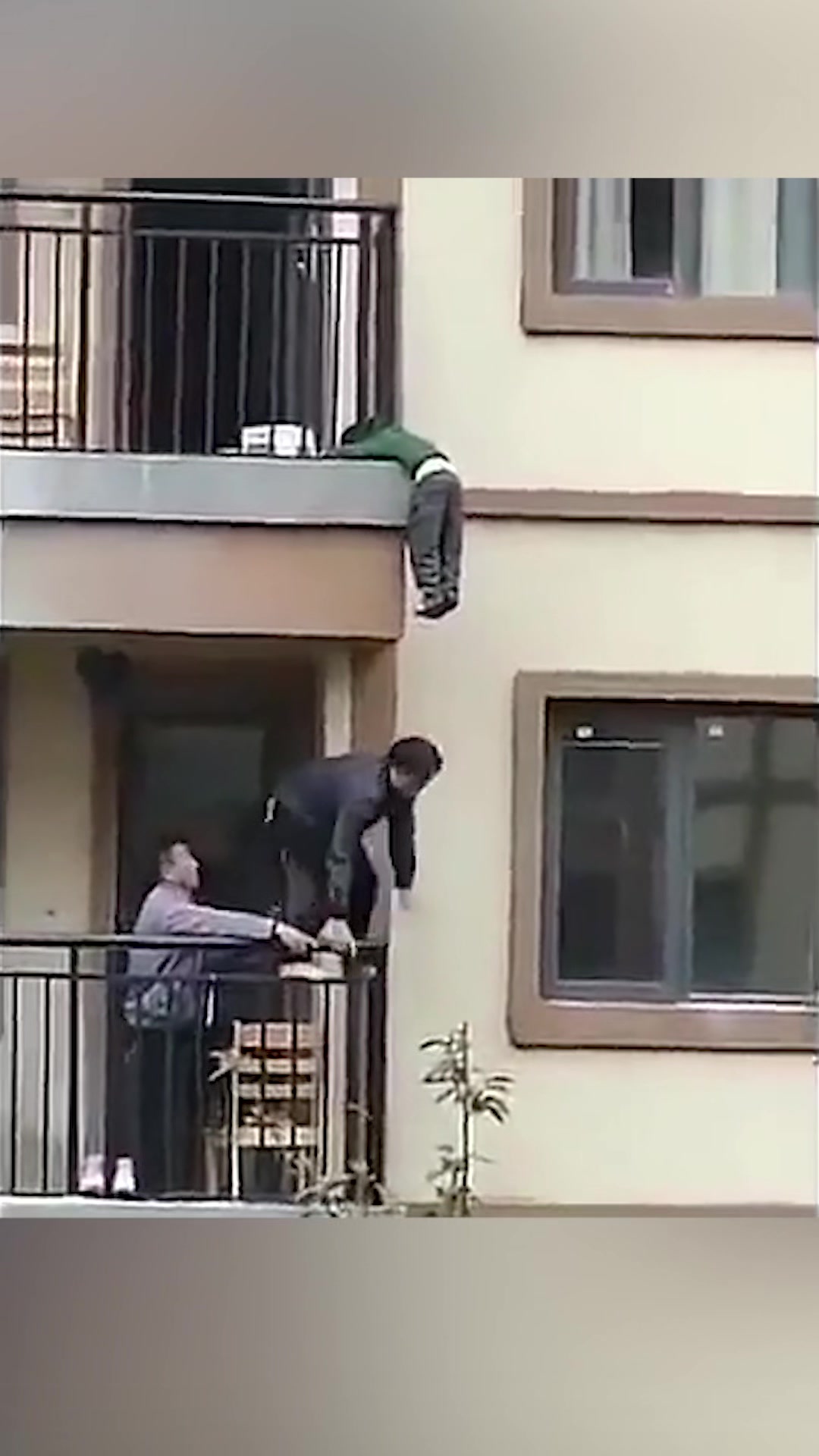 先生大义！托起的不止孩子 而是一个家庭！