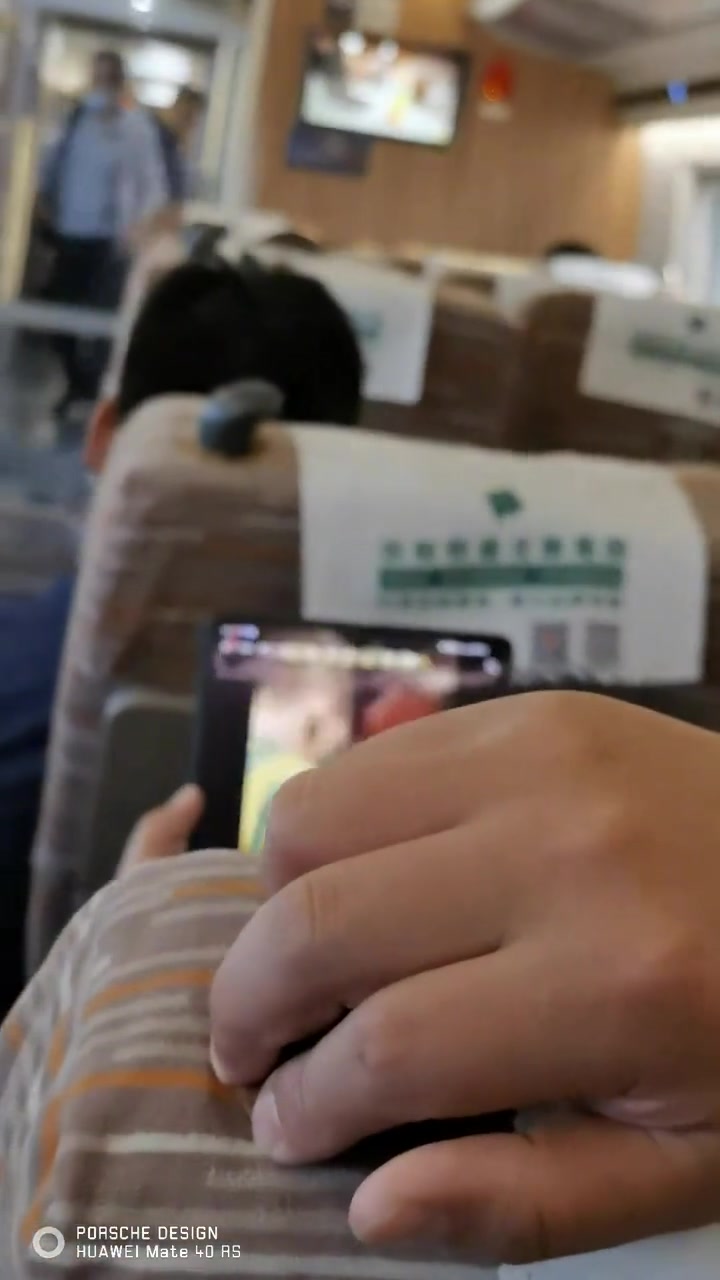 大哥“啥破手机又出问题了？
