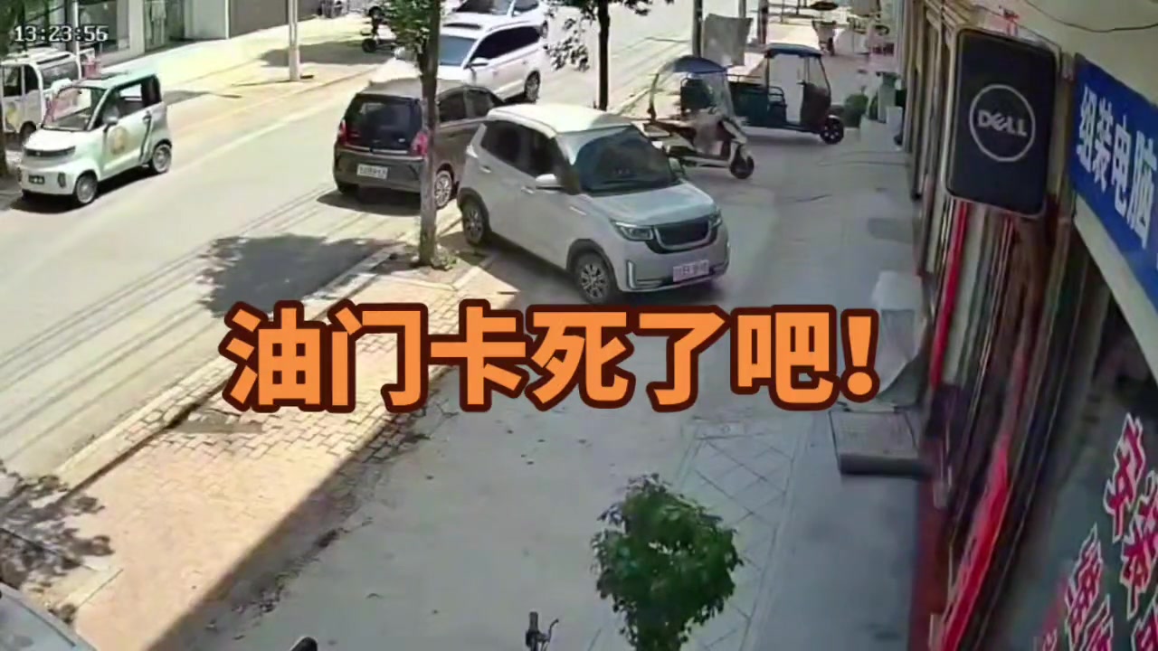 惊险！拖拉机的油门卡死了 但是刹车为啥也没有