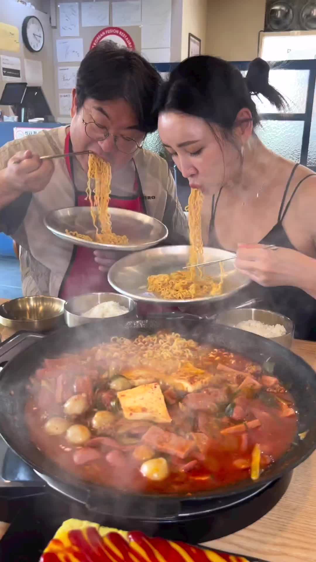 韩国的部队火锅，真是吃到把底料都榨干了