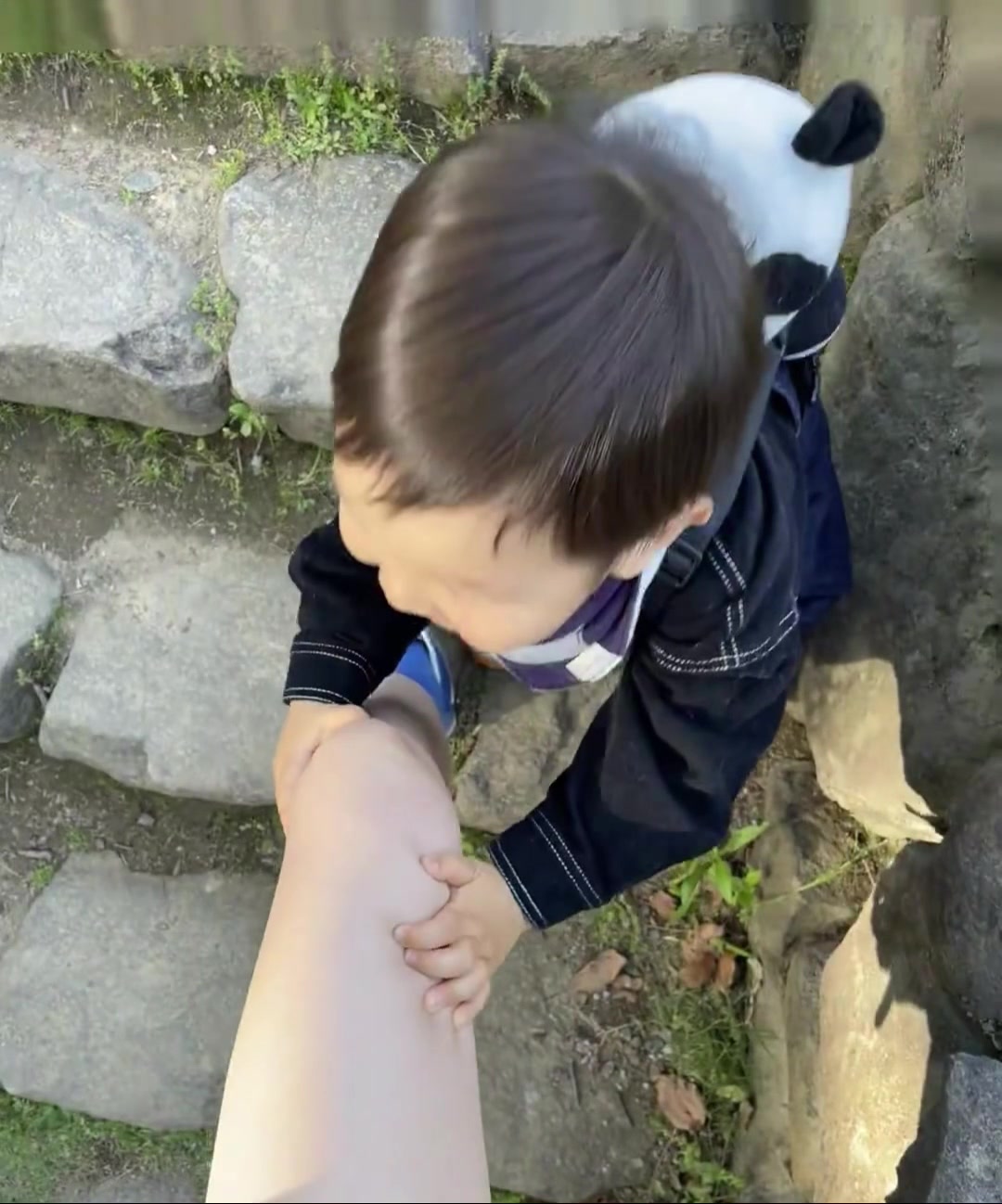 他舔一下就说好可爱，我舔一下就是舔狗