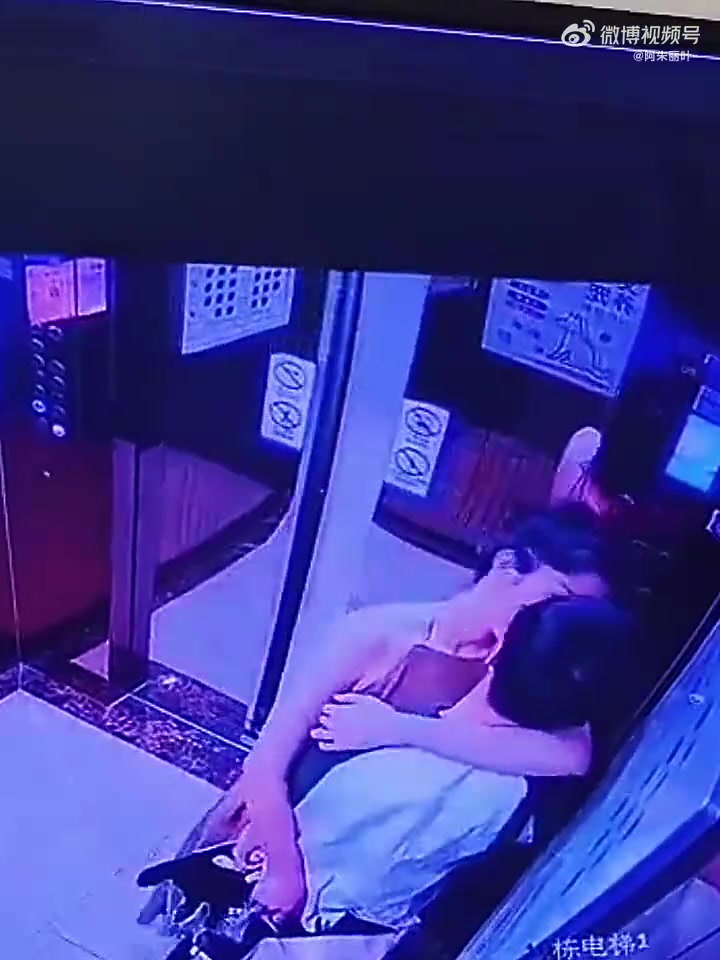 放开那小姐姐让我来