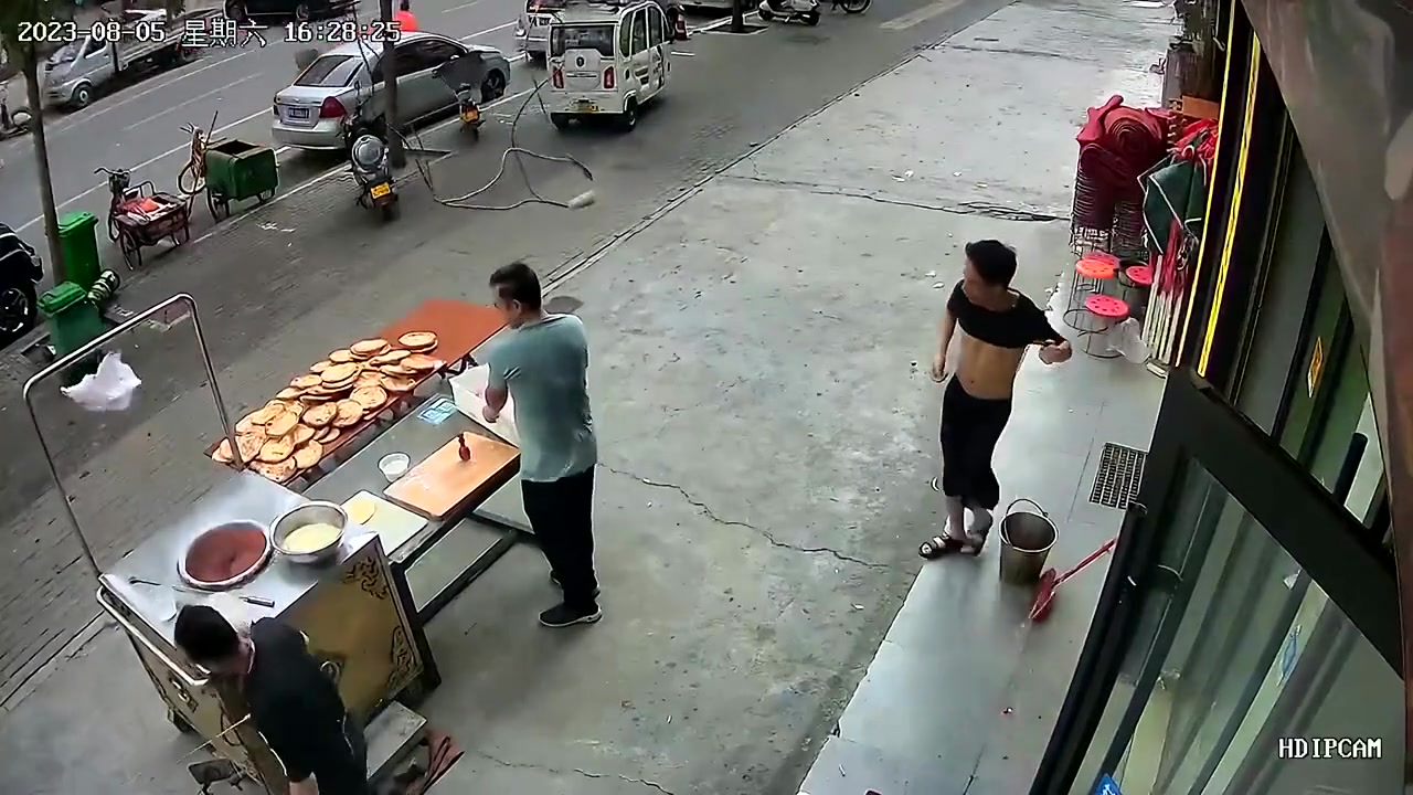 一下子就卖完了，但是没人付钱