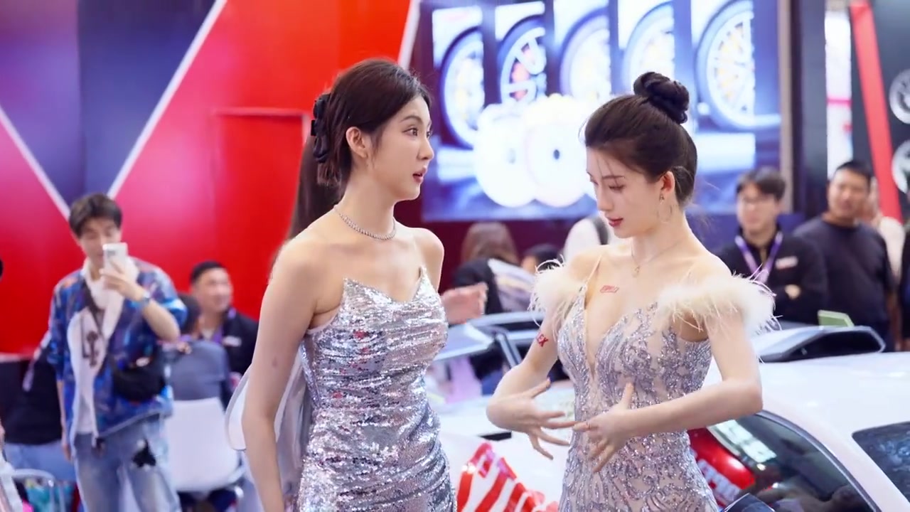 俩小姐姐在比划些啥呢？？