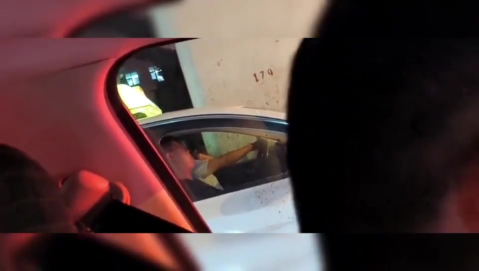 卧槽！这司机恐怕这辈子都有阴影 不敢再干这行了