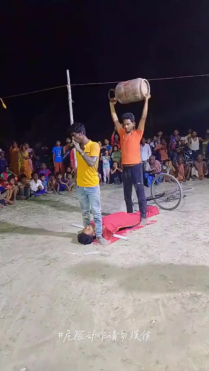 这真是的杂技表演吗...这是拿命赚钱啊