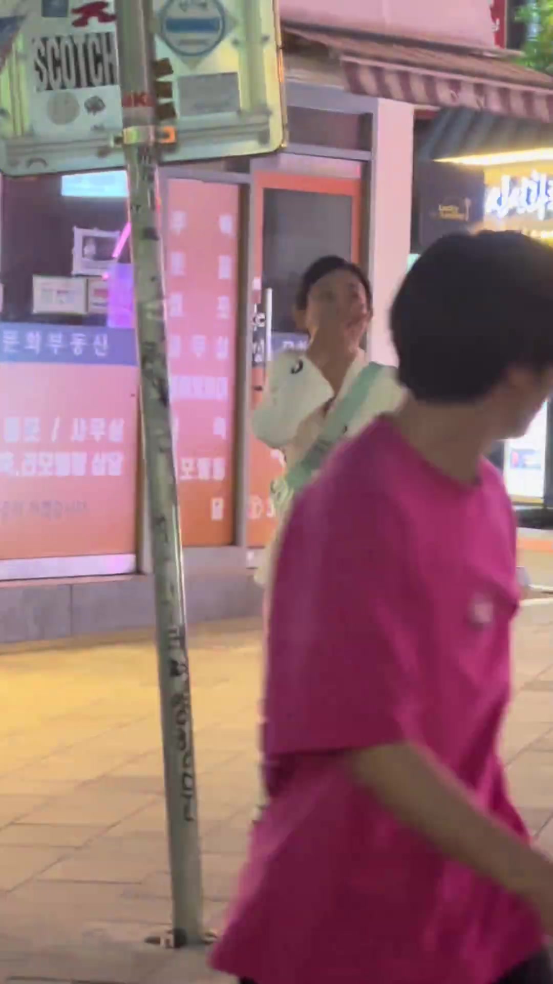 原地前空翻很难吗？小姐姐这就跟着走啦？
