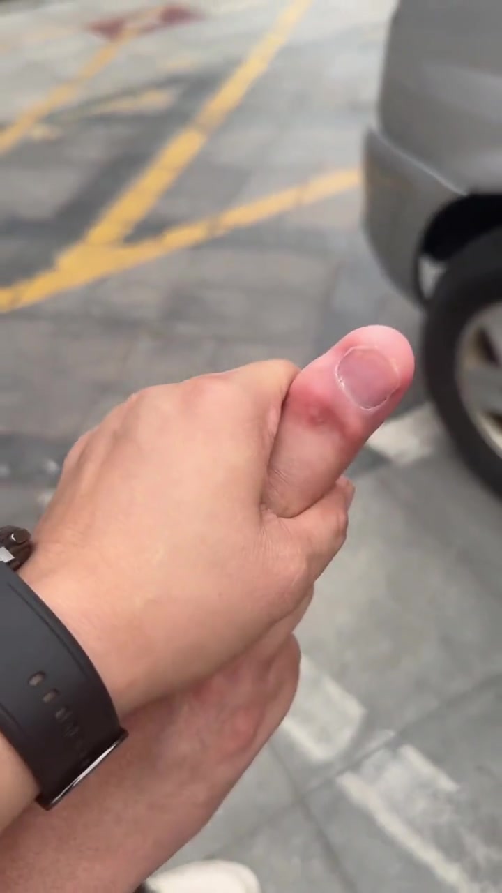 同样是竖中指，明显你骂的更难听