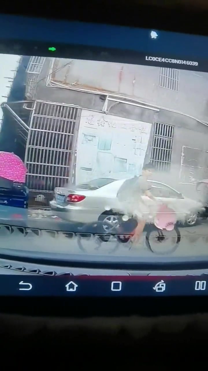 小孩哥：给你秀一个你不会的，人车分离术