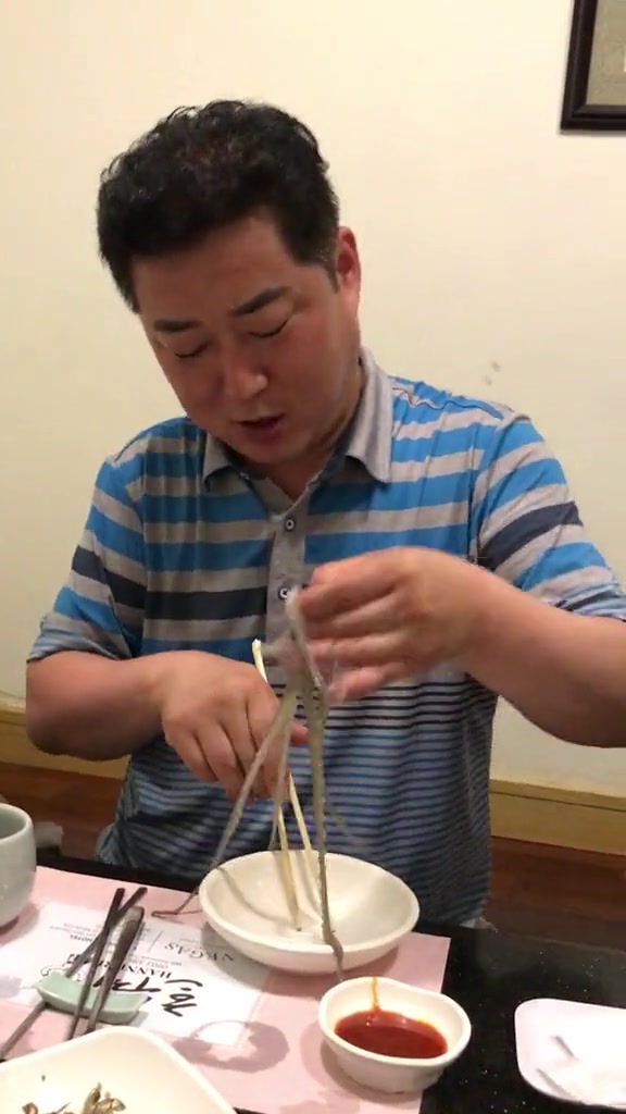 这么生吃，到肚子里不会还在爬吧？