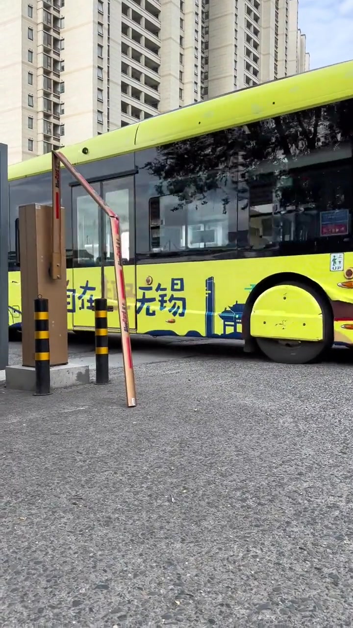 这跟杆子写满了故事啊