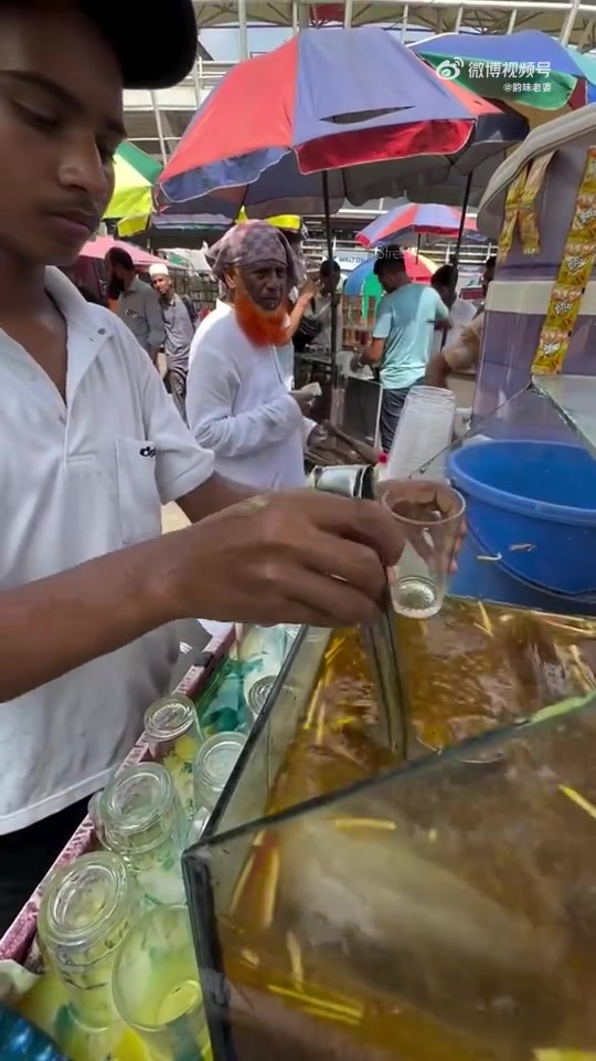 掏勺子的瞬间，顺便洗了一下手