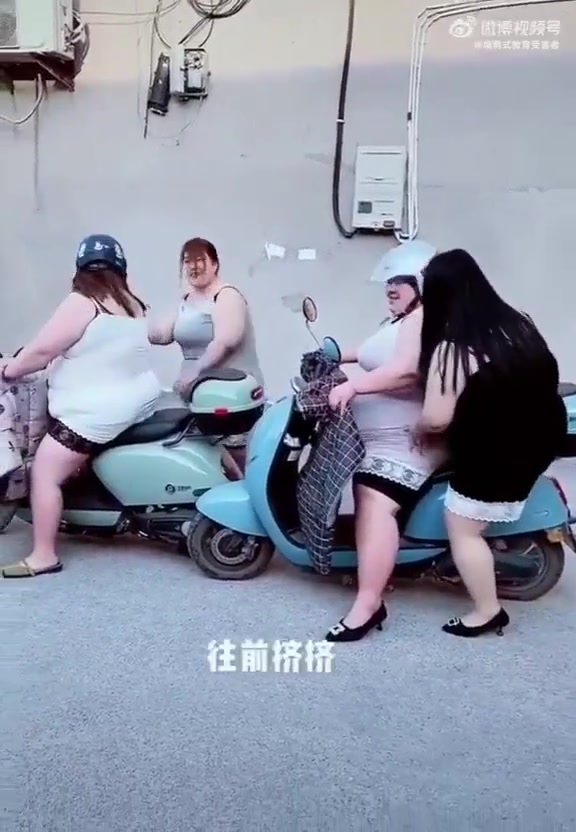 有点心疼这电动车，载了名副其实的“千金大小姐”