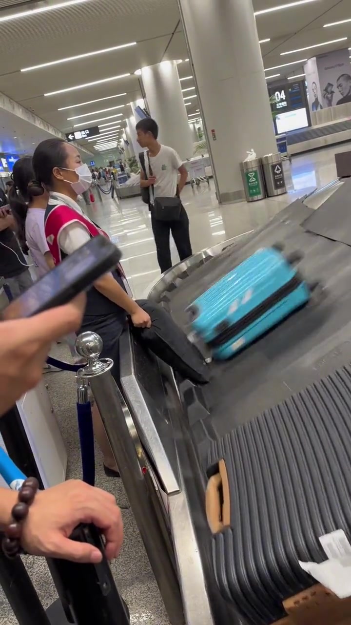 这需要人工吗？直接在那装一块海绵不行吗？吧友怎么看