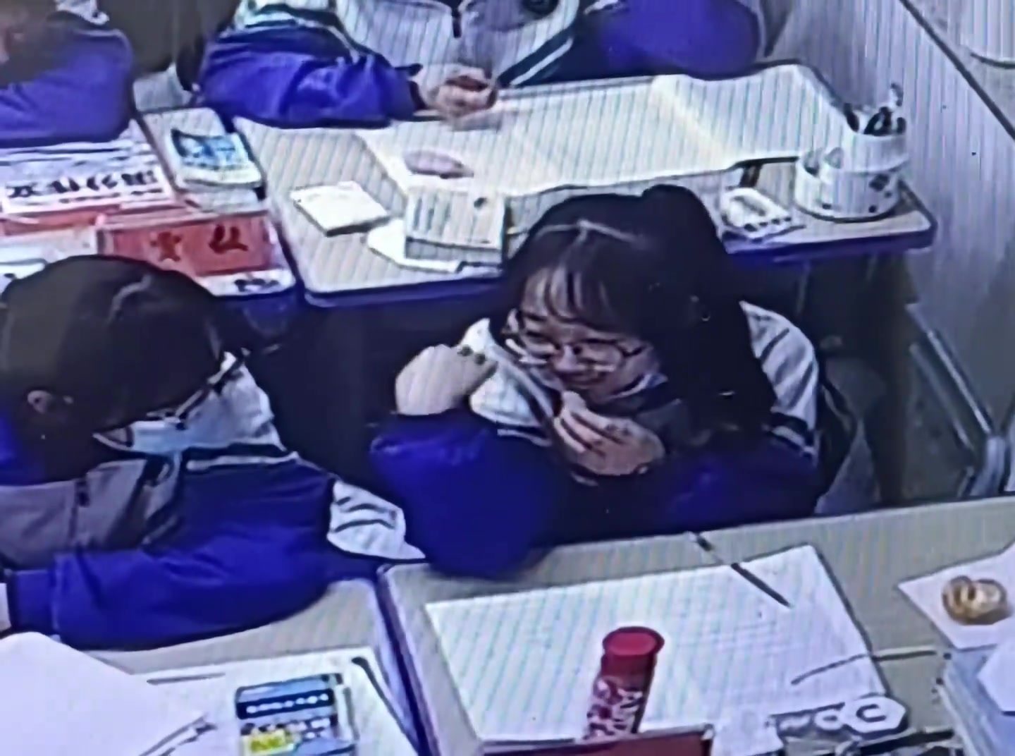 谈恋爱的不抓，抓一个偷吃橘子的
