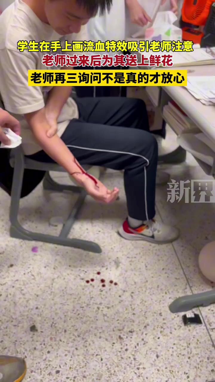 老师一定做得很好，才能让学生们那么爱戴