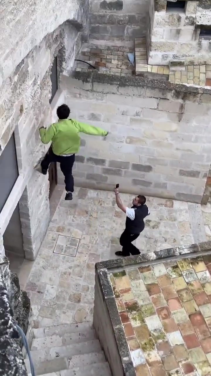 这脑子好像不行啊，声音有点闷